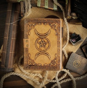 Libro de sombras triple Luna diario grimoire diario en blanco bruja hechizo libro vintage cuero diario brujería suministros - Product Image 4