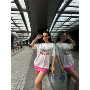 T-shirt imprimé 100% coton avec tissu jersey respirant et perles - Product Image 4