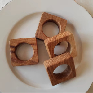 Rondelles de serviette en rotin élégant Décor de table en osier pour table à manger - Product Image 1