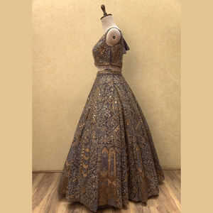 Lehenga élégant gris foncé avec de beaux détails de fil et un toucher de main lourd de diamant importé pour toutes les occasions au prix de gros - Product Image 3