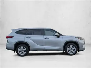2023 Toyota Highlander LE - Product Image 4