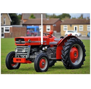 Tracteur Massey Ferguson 135 vintage équipé d'un essieu avant arqué d'origine et d'une boîte de vitesses multipuissance. - Product Image 5