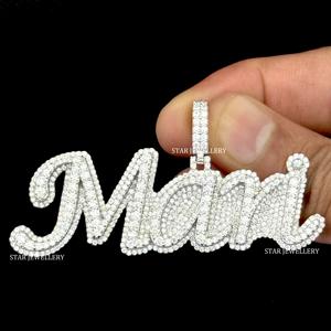 จี้เพชรทรงกลมเจียระไนแบบบริลเลียนท์เคลือบทองคำแท้ 10K ประดับเพชรแบบ Iced Out สไตล์ฮิปฮอป พร้อมจี้ตัวอักษรแบบกำหนดเอง เครื่องประดับสำหรับทั้งชายและหญิง - Product Image 1