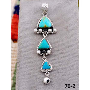 Pendentif Santa Maria fait main du sud-ouest avec incrustation en argent sterling et serti de buffle blanc et de turquoise - Product Image 1
