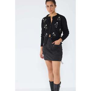 Cárdigan con bordado de perlas - Product Image 3