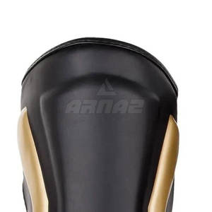 Protège-tibias de qualité supérieure avec rembourrage durable et ajustement confortable des jambes, design léger et coussin intérieur doux - Product Image 3