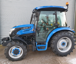 รถแทรกเตอร์โซลิส S50 4WD รุ่นประสิทธิภาพสูง พร้อมห้องโดยสารและที่ตัก สำหรับขาย ราคาประหยัด รถแทรกเตอร์การเกษตรที่เชื่อถือได้ - Product Image 4
