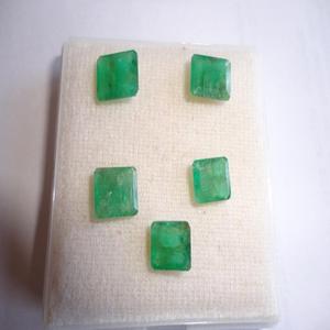 มรกตทรงไข่มรกตธรรมชาติคุณภาพดีมากสีเขียวขนาดผสมที่ได้รับการรับรองโดย IGI - Product Image 4