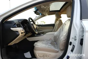 Toyota Camry GLE Híbrido 2.4L V4 2024 Usado en Perfectas Condiciones, Color Blanco, Bien Mantenido, Listo para Usar - Product Image 5