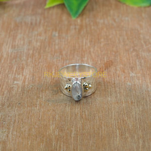 Anillo de Piedra Lunar Arcoíris Fuego Azul, Anillo Martillado de Plata de Ley 925 con Detalles en Latón, Joyería de Piedra Lunar, Regalo para Mujer - Product Image 6