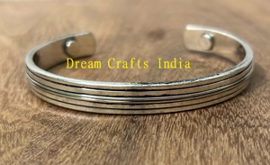 Ultimate Metal Silver Bracelet Cuff Hecho a mano Diseño único Pulido Tallado Kada Para Unisex Moda de moda y lámpara de sal vintage - Product Image 5