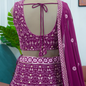 Vente en gros Mystic Belle Lavande Brodée Lehenga Choli Festive Wear avec Glam Subtil - Product Image 4