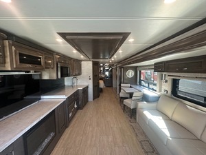 Nueva RV N-E-W-M-A-R V-E-N-T-A-N-A 3809 Modelo 2025 con Alto Rendimiento y Amplias Posibilidades de Alojamiento Disponible para la Venta - Product Image 2