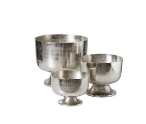 Juego de floreros martillados plateados al por mayor, decoración tradicional de aluminio para el hogar de la mejor calidad, incluye tres piezas exclusivas - Product Image 1