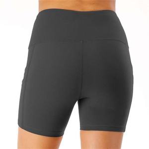 กางเกงขาสั้นเล่นโยคะเอวยางยืดสำหรับผู้หญิง,ผ้าสแปนเด็กซ์โพลีเอสเตอร์สีดำมีกระเป๋าคู่สำหรับผู้หญิงพิมพ์โลโก้ได้ตามต้องการ - Product Image 6
