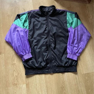 ชุดวอร์มผ้าไนลอนแขนครึ่งส่วนสำหรับฤดูร้อนชุดวอร์มสองชิ้นสไตล์สตรีทพิมพ์ลายเสื้อกันลม - Product Image 3