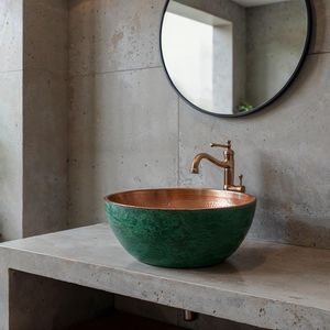 Cuencos tradicionales de cobre para rituales religiosos, hechos a mano con acabado martillado detallado. - Product Image 3