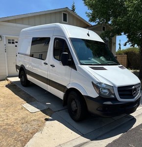 New Design Custom Off-Road 4x4 RV Motorhome Camper Sprinter. - Product Image 3