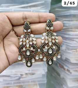 Derniers bijoux indiens de créateurs en gros de boucles d'oreilles jhumka Kundan nouvelles collections pour la collection de boucles d'oreilles élégantes pour femmes 2024 - Product Image 2