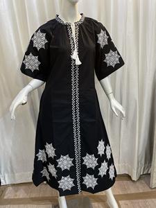 เดรสยาวลำลองดีไซน์เก๋สำหรับผู้หญิง สไตล์ยูเครนตะวันตก เหมาะสำหรับงานปาร์ตี้ ปักลายด้วยเครื่องจักร แขนสั้น ผ้าฝ้าย 100% - Product Image 5