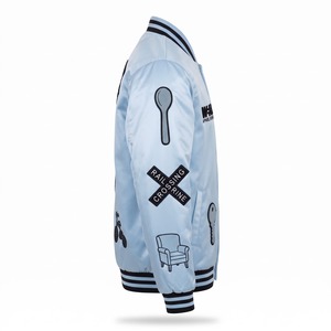 Chaqueta Bomber de Satén Personalizada para Hombre, Azul Hielo y Negro, con Parches de Chenilla Bordados, Logotipo Personalizado OEM, Ropa Urbana - Product Image 4