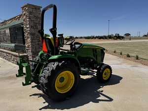 Mini Tractor John Deere 430 4WD de 33HP para Uso Agrícola, Tractor Pequeño con Cargador Frontal, Motor, Bomba Automática, Engranajes y Caja de Cambios - Product Image 4