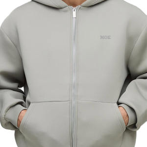 เสื้อฮู้ดซิปเต็มตัวผู้ชาย ผ้าฝ้ายฟลีซ ทรงโอเวอร์ไซส์ สตรีทแวร์ โลโก้เรียบง่ายที่อก หนานุ่มสำหรับฤดูหนาว รับผลิตแบบ OEM ขายส่ง แบรนด์ส่วนตัว สีเทา - Product Image 3