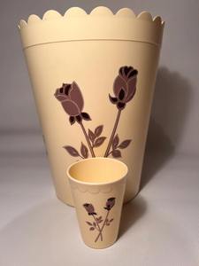 Poubelle en métal avec une belle impression numérique avec des pieds en laiton. - Product Image 4