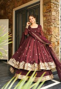 ชุดเดรสอินเดียแบบ Salwar Kameez Anarkali พร้อมผ้าคลุมไหล่ ชุดประจำชาติสำหรับผู้หญิง งานปักเลื่อม - Product Image 5