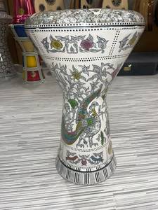 Gawharet El Fan 23cm Sombati Pearl Darbuka - Design Peacock Peint à la Main - Product Image 4