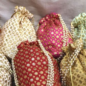 Nouveauté 2024 sac Potli avec poignée en perles sac de créateur Resham Patti Work et tissu doré brodé Sac Potli de créateur - Product Image 3