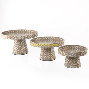 Ensemble de 3 plateaux de présentation de desserts à piédestal rond avec motif floral pour la restauration de fête de mariage - Product Image 4