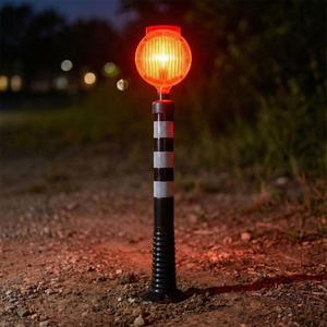 Kit de feux de signalisation solaires noirs avec clignotant rouge, étanche IP68, en aluminium et plastique, avec réflecteurs blancs en PC pour balisage routier - Product Image 2