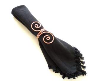 Anneau de serviette en fer exclusif de luxe européen pour mariage, accessoires de table à manger haut de gamme, détail en métal durable et raffiné - Product Image 2