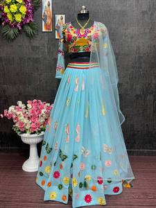 LEHENGAS CHOLI DE MARIAGE EN SOIE GEORGETTE FABZONE DESIGNER AVEC DUPATTA EN FILET ET TRAVAUX RICHEMENT DÉCORÉS - Product Image 5