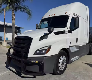 Camions semi-remorques Freightliner Cascadia 126 Sleeper d'occasion 2023-2024, avec cabine surélevée 72 pouces, moteur Detroit 455HP, boîte automatique Dt12 à 12 vitesses - Product Image 2