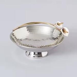 Grand bol à dattes en laiton pour présenter des fruits secs et des dattes lors des célébrations festives et des réunions familiales spéciales - Product Image 2