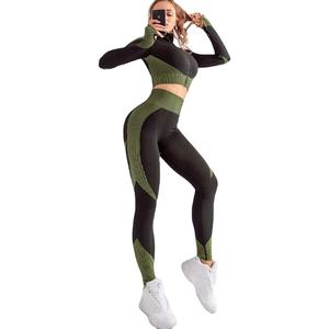 Ensemble de yoga pour femmes, tissu respirant hautement extensible, haut court et leggings, évacuation de l'humidité, vêtements de sport actifs pour la remise en forme - Product Image 1