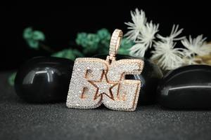 Colgante de Joyería Hip Hop Personalizado con Letra Inicial, Moissanita de Corte Brillante Redondo, Plata 925 en Chapado de Oro Rosa para Hombre y Mujer - Product Image 2