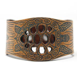 Brazalete ancho de diseñador floral de latón puro 100% hecho a mano, brazalete ajustable, Regalo para mamá - Product Image 3
