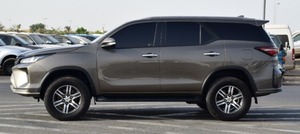 Para Toyota Hilux Fortuner Diésel con Motor Turbo, Caja de Cambios Automática y Manual, Neumáticos R15, Asientos de Cuero con Cámara Trasera, Usado - Product Image 5