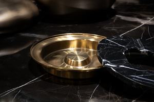 Cendrier intemporel en marbre métallique de conception durable pour cigarettes et cigares - Product Image 2