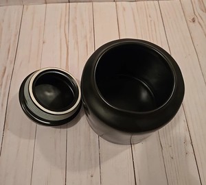 Tarro de Almacenamiento de Cerámica Clásico con Tapa de Madera, Contenedor Duradero y Seguro para Alimentos, Organizador Moderno para Cocina, Almacenamiento Brillante para Encimera - Product Image 2