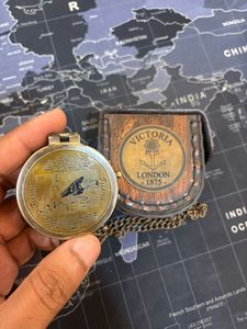 Brújula de latón náutica Premium de latón con cita de Titanic con cadena de cuero en regalo hecho a mano antiguo - Product Image 3