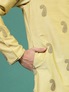 Vente en gros de Kurta brodés pour hommes avec Payjama de l'Inde Festival Wear Wear New Indian Printed Men's Ethnic Wear Set - Product Image 4