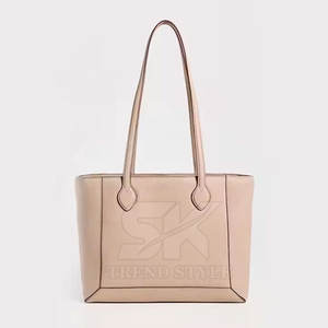 Sacs à main en cuir de dernière génération, sacs fourre-tout en cuir personnalisés à bas prix pour la vente en ligne - Product Image 1