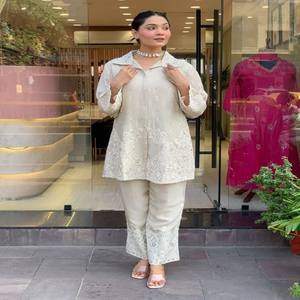 Conjunto de Cordón Bordado en Seda Chanderi Premium VASTRA COTTAGE con Forro de Algodón, Conjunto Étnico de Diseño para Mujer, Ropa Festiva - Product Image 3