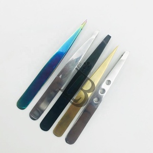 Pinzas para Cejas Recién Llegadas, Disponibles en Dorado, Plateado y Negro, Pinzas con Logotipo Personalizado, Alta Demanda, Mejor Precio - Product Image 4