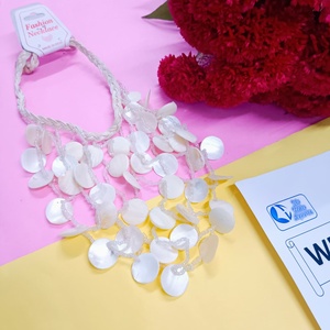 Collar de Hueso Tribal Hecho a Mano con Acabado Natural Joyería Étnica para Amantes DE LA Moda Global y del Patrimonio Artesanal - Product Image 4