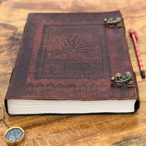 Journal en cuir extra large Arbre de vie en relief Journal d'écriture en cuir Carnet de croquis Cadeau d'amoureux de la nature - Product Image 1